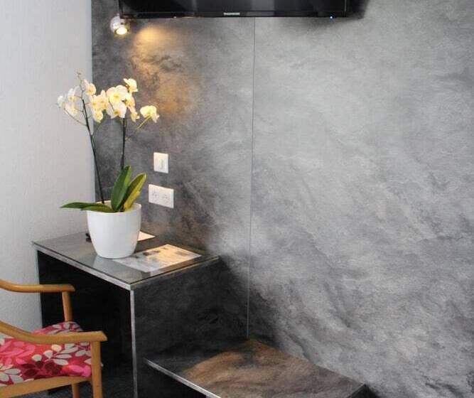 ホテル Restaurant Le Tout Va Bien