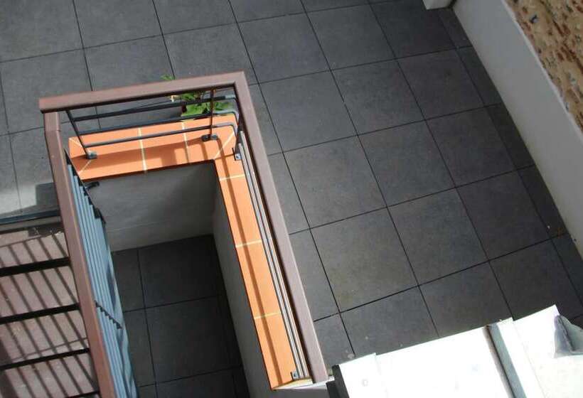 ホテル Restaurant Le Tout Va Bien