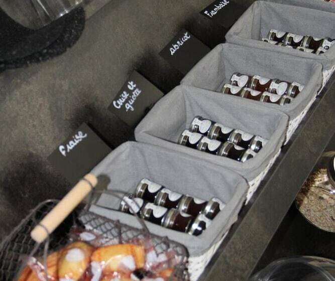 ホテル Restaurant Le Tout Va Bien