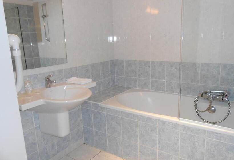 ホテル Restaurant Le Tout Va Bien