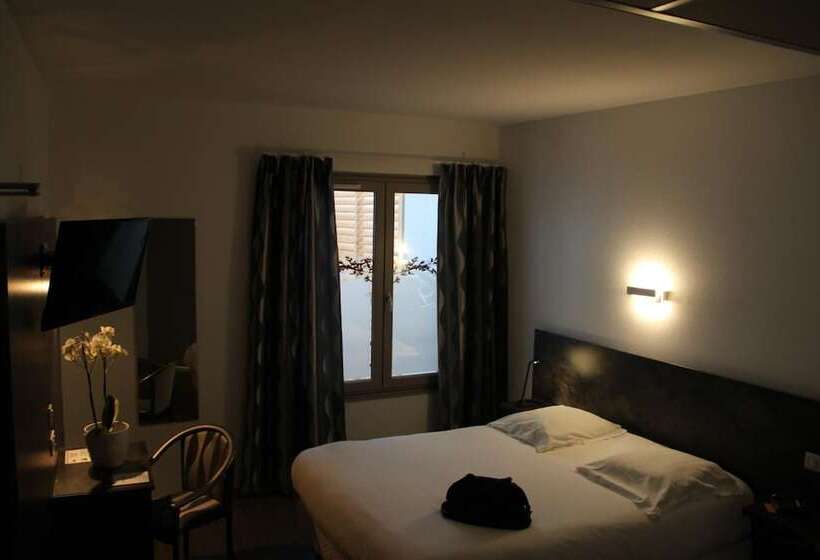 ホテル Restaurant Le Tout Va Bien