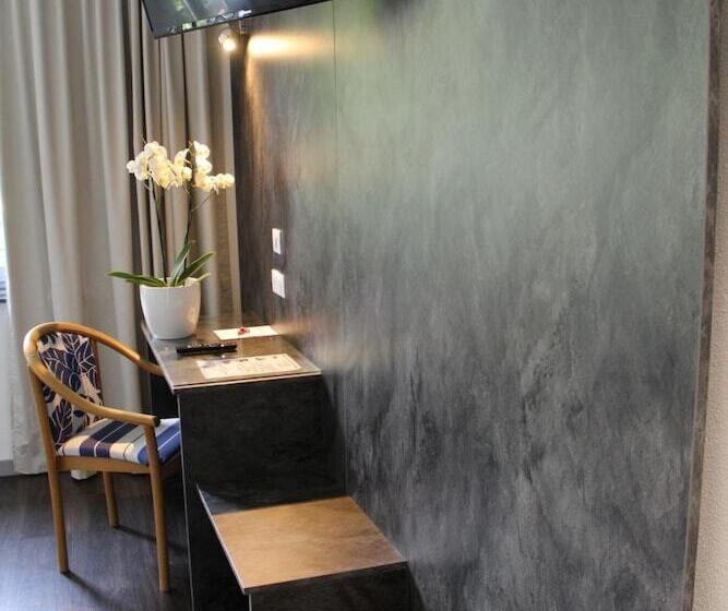 ホテル Restaurant Le Tout Va Bien