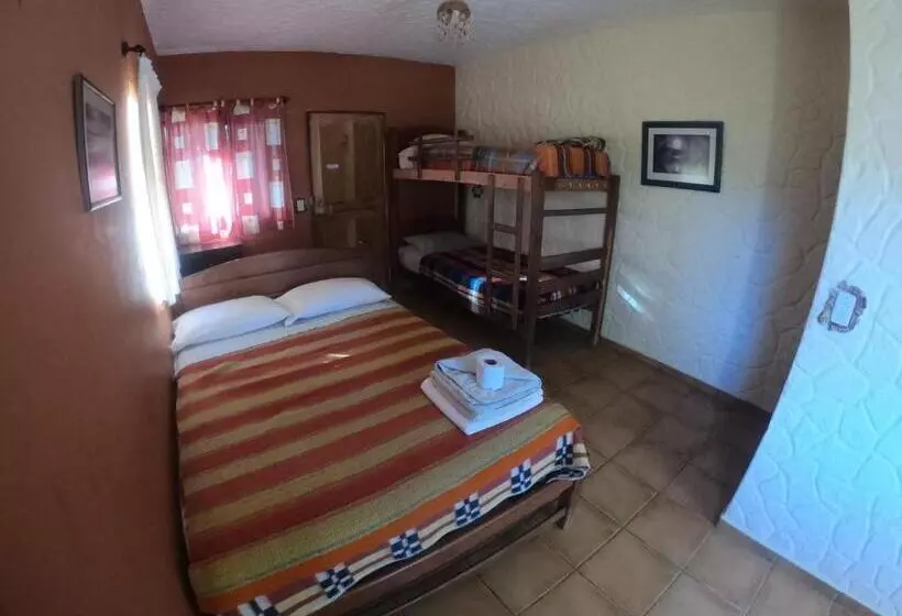 پانسیون Andoriña Hostal   Bed & Breakfast