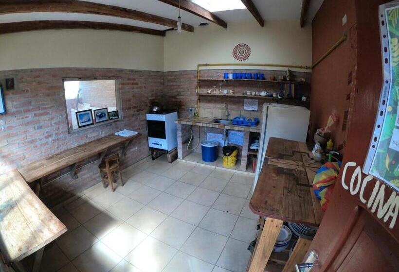 پانسیون Andoriña Hostal Bed & Breakfast