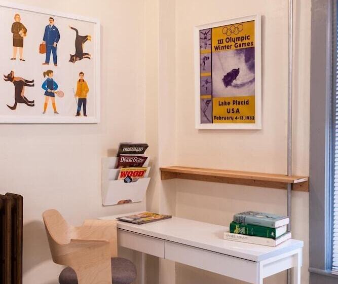 הוסטל The Deers Head Inn Tavern