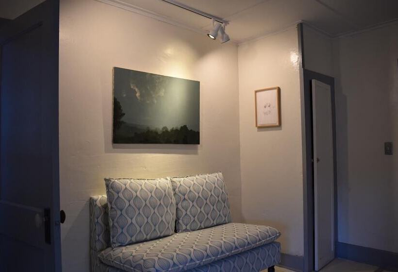 הוסטל The Deers Head Inn Tavern