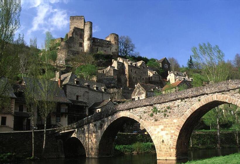 ベッドアンドブレックファースト Chambre D'hôtes Au Château De Belcastel
