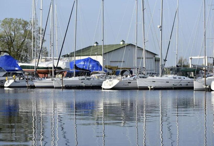 בית מלון כפרי Harbor House Inn