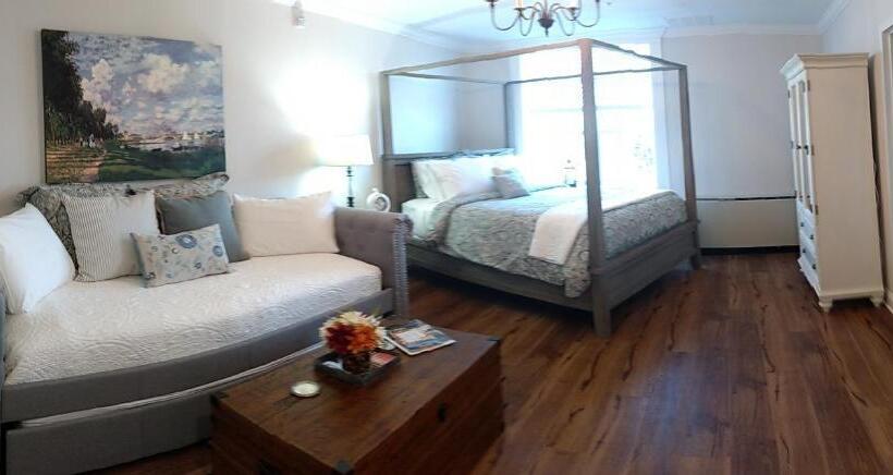 בית מלון כפרי Harbor House Inn