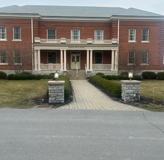 בית מלון כפרי Harbor House Inn