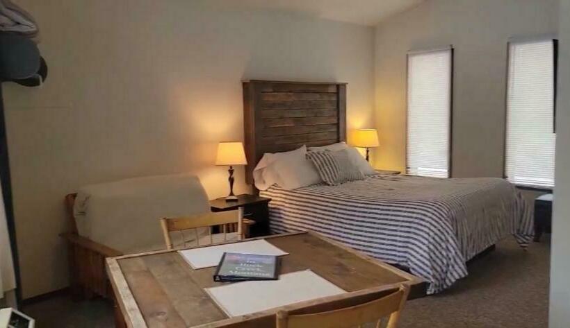 Rock Creek Mercantile & Motel