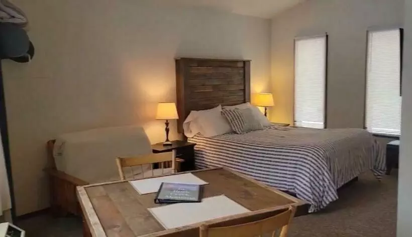 Rock Creek Mercantile & Motel