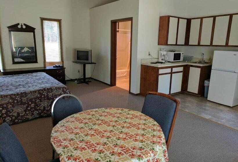 Rock Creek Mercantile & Motel