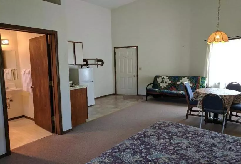 Rock Creek Mercantile & Motel