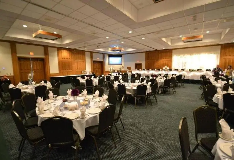 ホテル Fairway Inn And Suites
