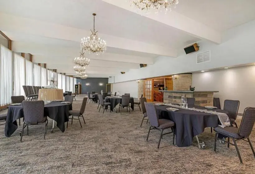 ホテル Fairway Inn And Suites