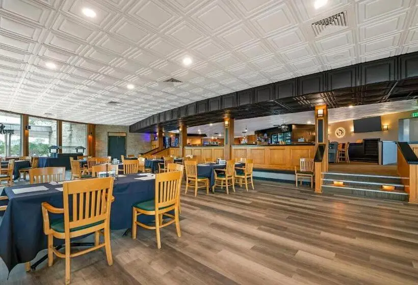ホテル Fairway Inn And Suites