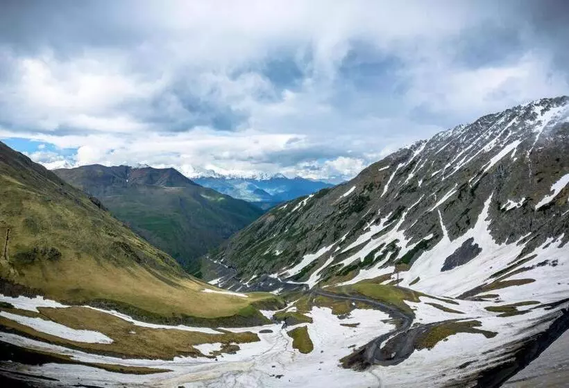 هاستل Chateau Napareuli