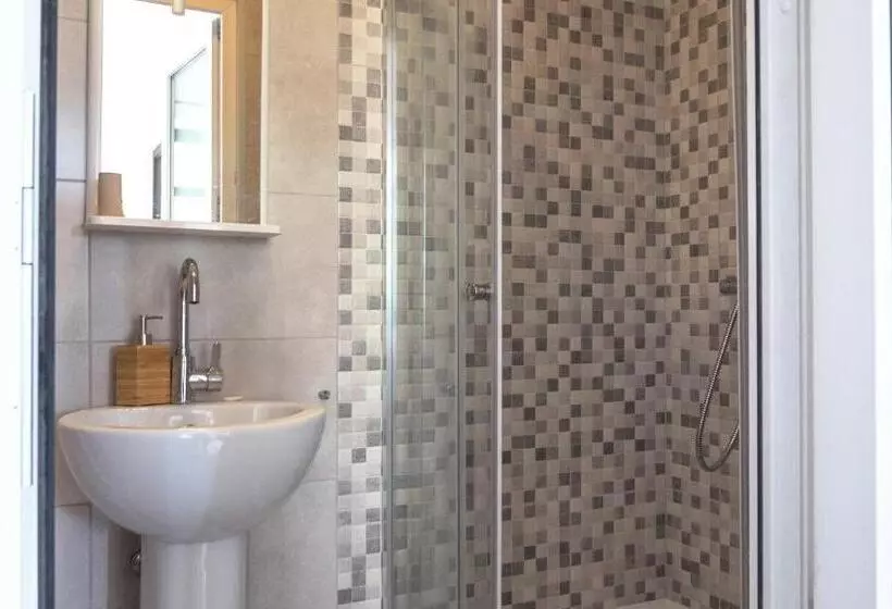 هاستل Chateau Napareuli