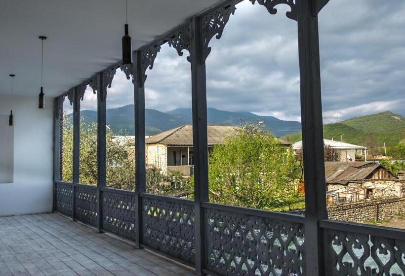 هاستل Chateau Napareuli