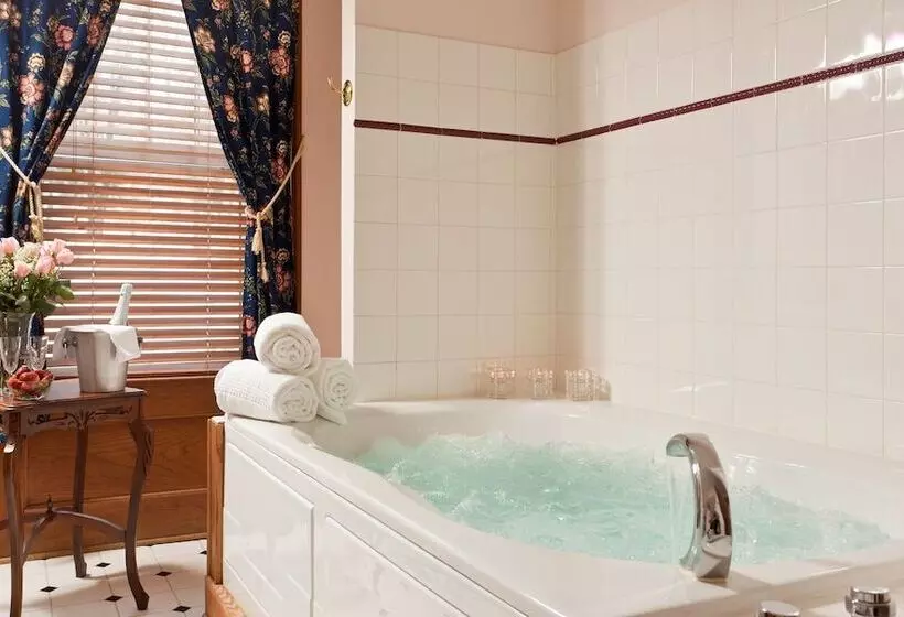 Aamiaismajoitus (B&B) The White Oak Inn