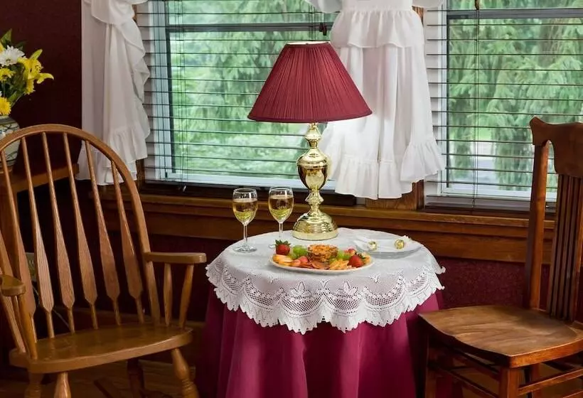 Aamiaismajoitus (B&B) The White Oak Inn