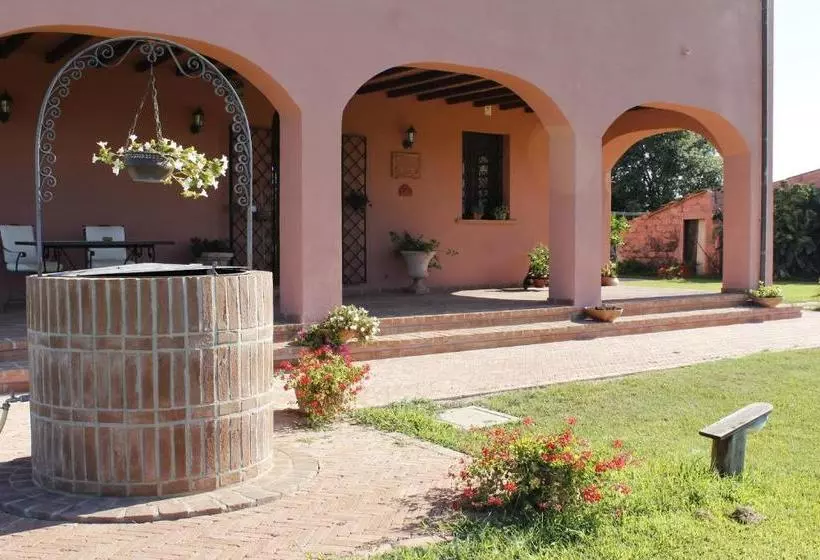 ホテル Agriturismo Podere Cirene