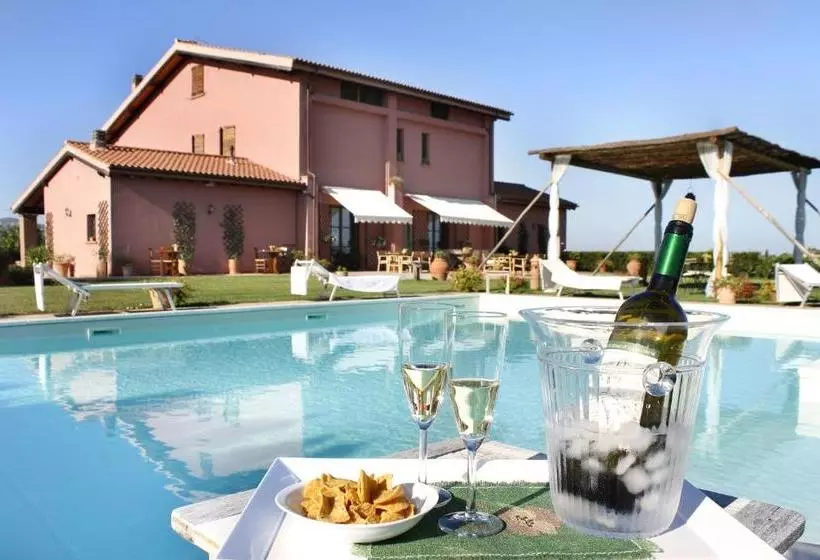 ホテル Agriturismo Podere Cirene