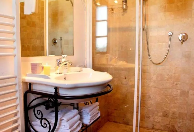 ホテル Agriturismo Podere Cirene