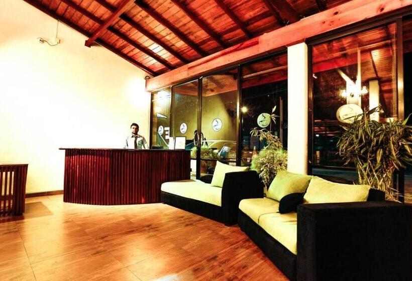 בית מלון כפרי Thuruliya