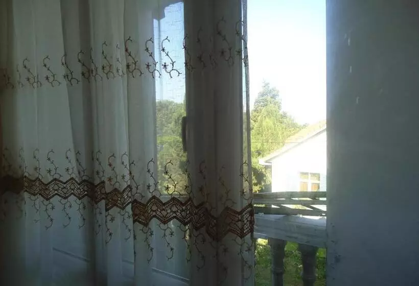 پانسیون Gios Guest House
