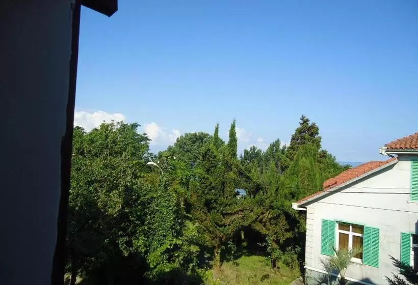 پانسیون Gios Guest House