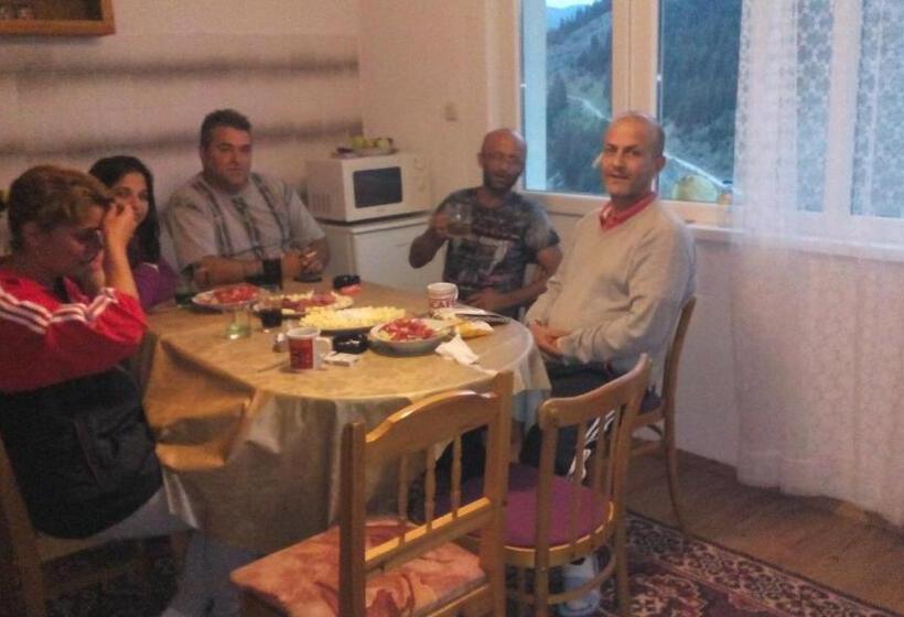 פנסיון Guest House Jani