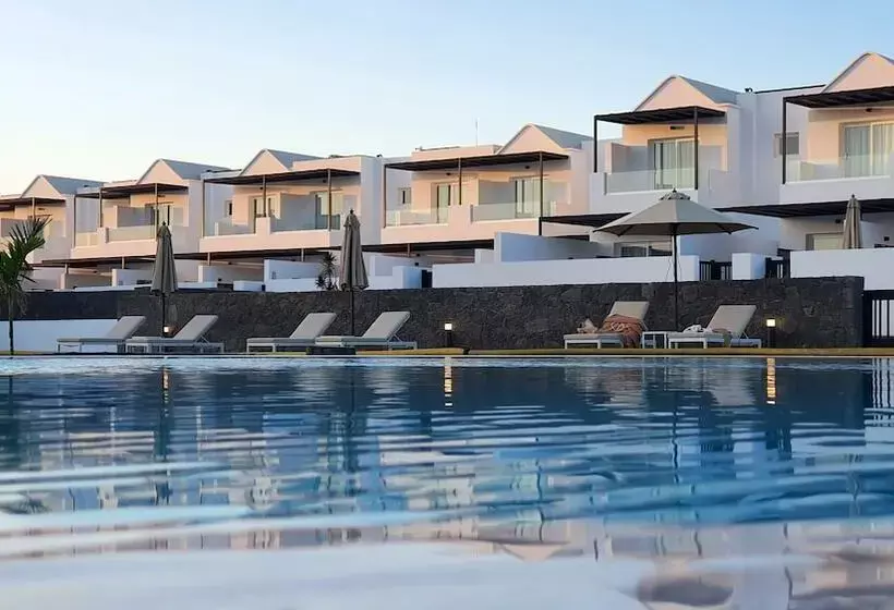 هتل Serena Del Mar By Livvo