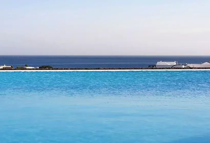 هتل Serena Del Mar By Livvo