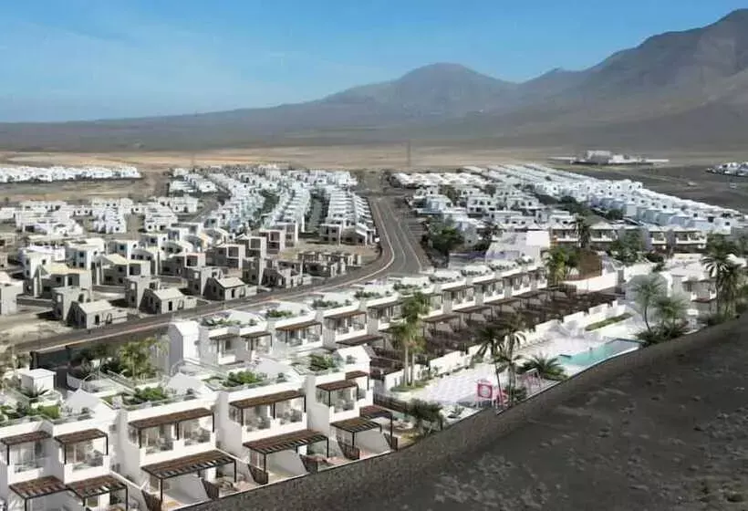 هتل Serena Del Mar By Livvo