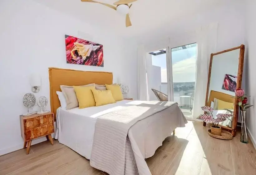 هتل Serena Del Mar By Livvo