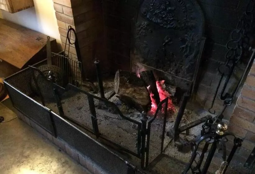 Retkeilymaja Santuari Mare De Déu Del Mont Restaurant Hostatgería