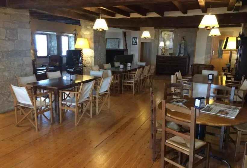 Retkeilymaja Santuari Mare De Déu Del Mont Restaurant Hostatgería