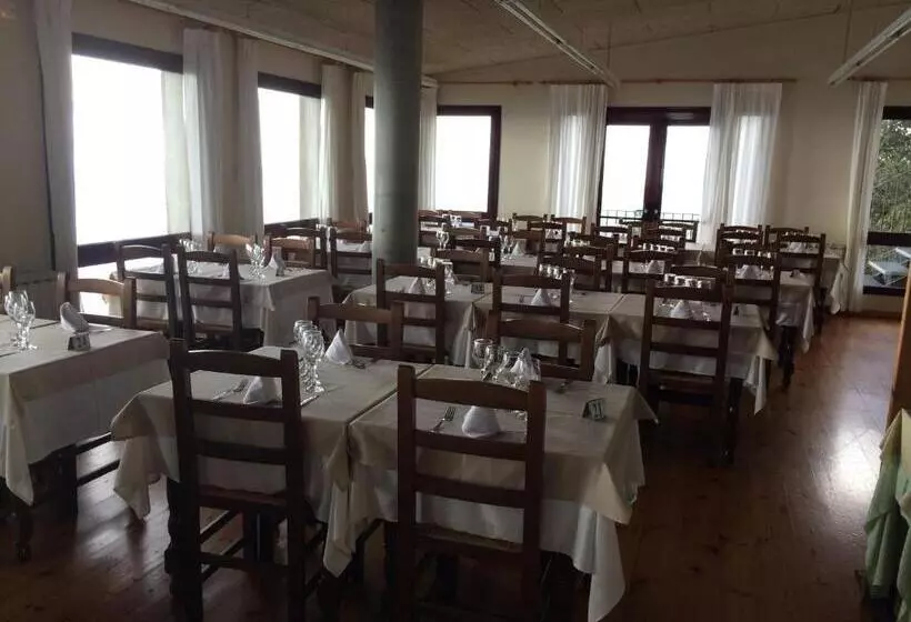 Retkeilymaja Santuari Mare De Déu Del Mont Restaurant Hostatgería