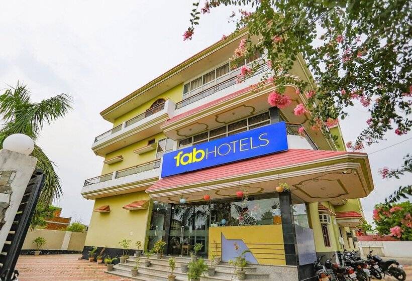 هتل Fabexpress Kriti Green