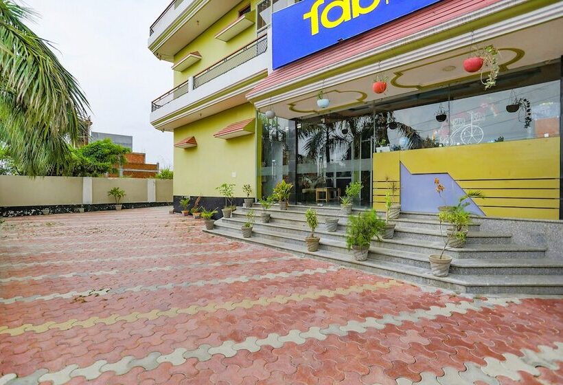 هتل Fabexpress Kriti Green