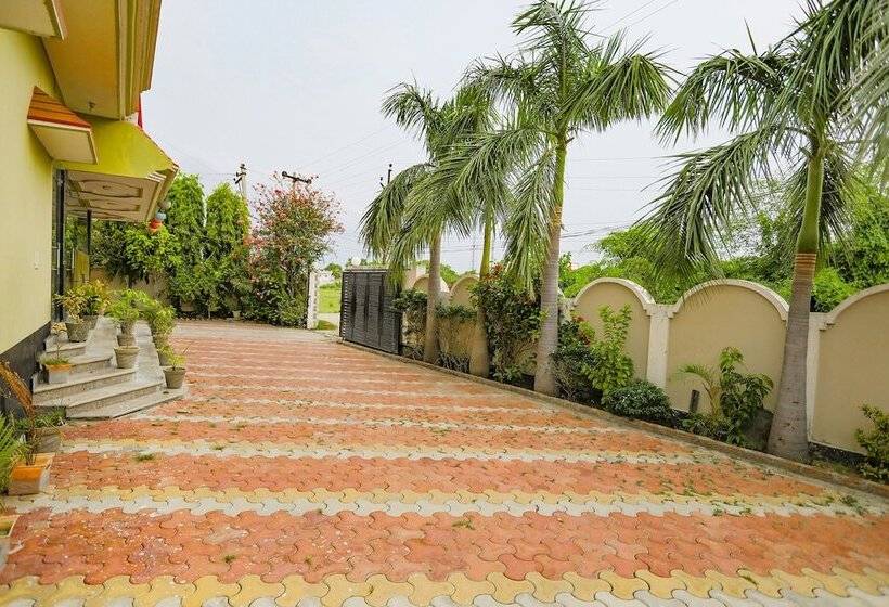 هتل Fabexpress Kriti Green