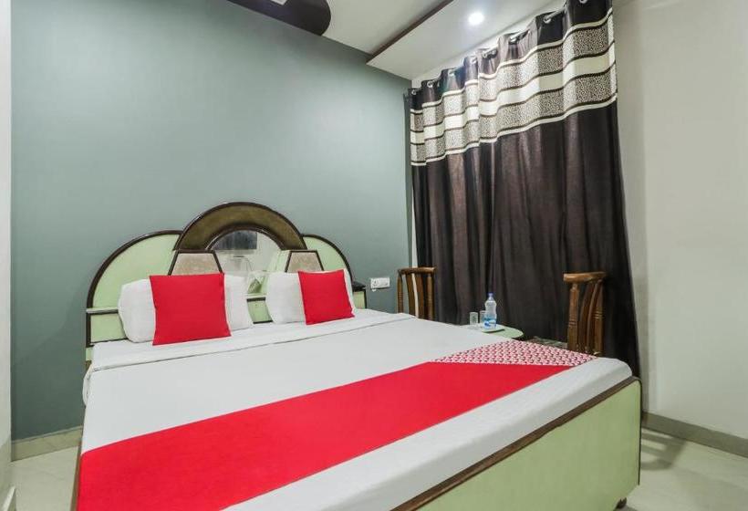 Oyo 28176 Hotel President