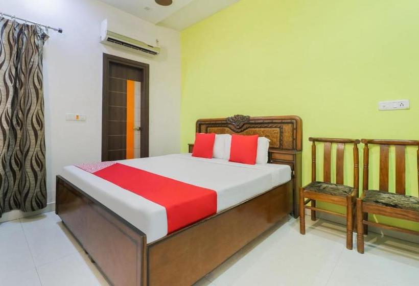 Oyo 28176 Hotel President