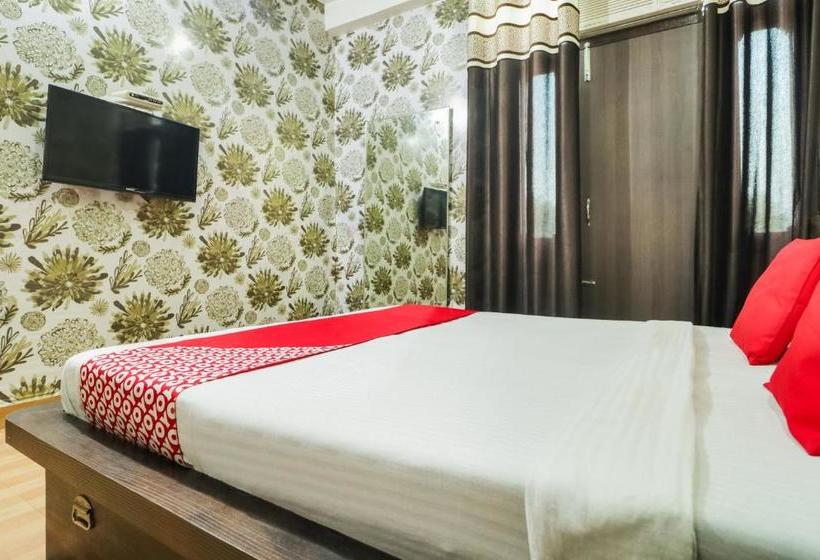 Oyo 28176 Hotel President