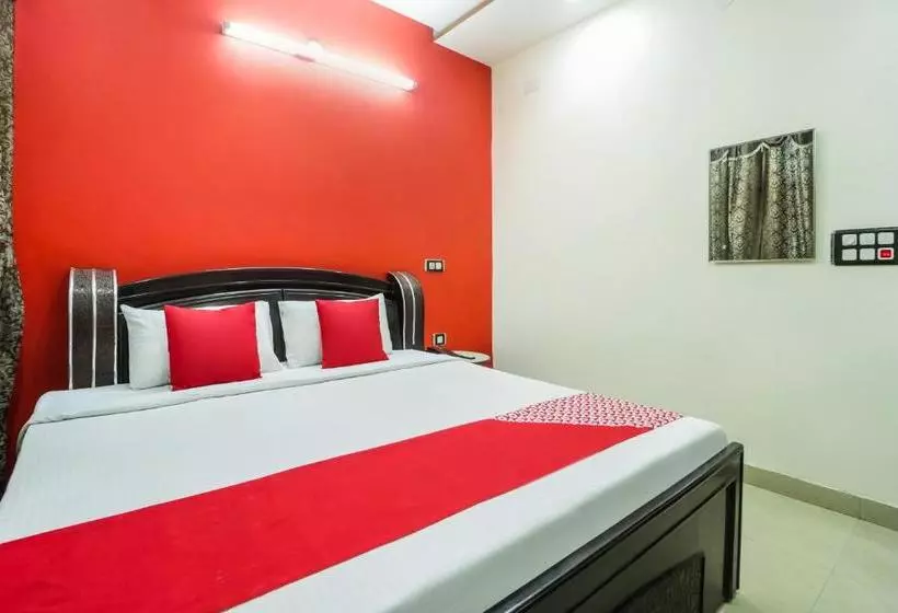 Oyo 28176 Hotel President