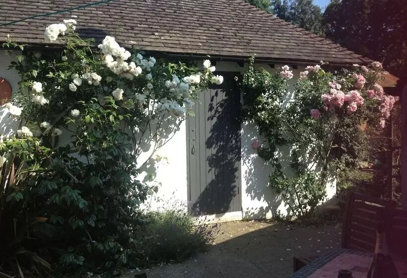 ベッドアンドブレックファースト West End Lodge