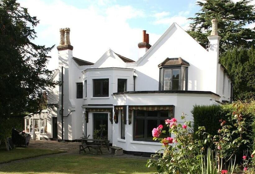 تختخواب و صبحانه West End Lodge