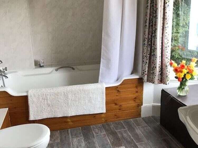 تختخواب و صبحانه West End Lodge